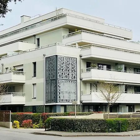 Deluxe Studio *